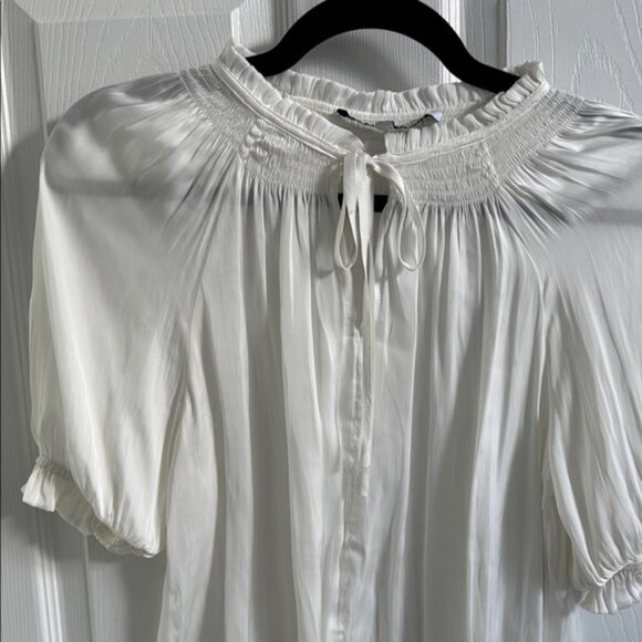❤️Collective Concepts Cream Puff Sleeve Blouse with Smocked Bib Collar - Picture 4 of 7